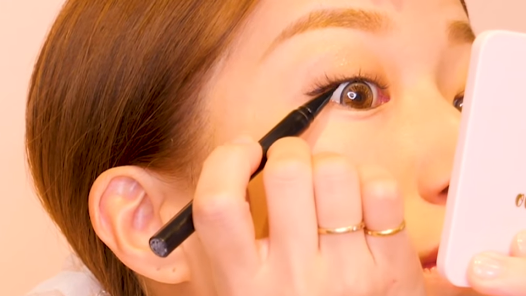 辻ちゃんネル 毎日メイクで使用しているコスメ化粧品まとめ やり方手順も